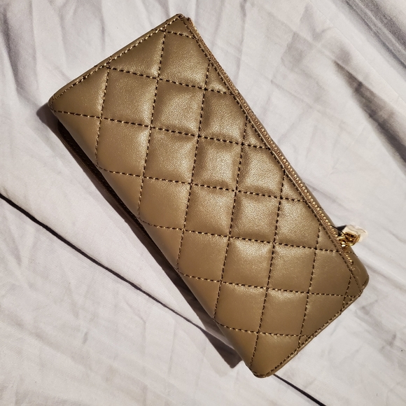Brand new DKNY wallet - Picture 4 of 4